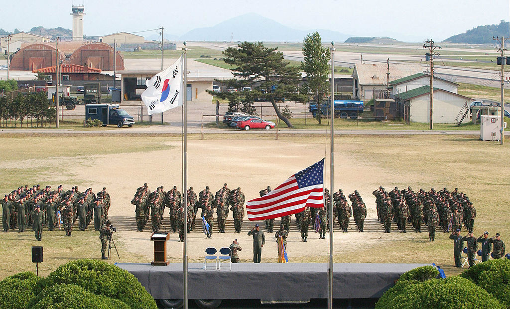 群山空軍基地里的美國空軍士兵