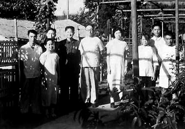 常宗會（左4）與友人合影（1952年）