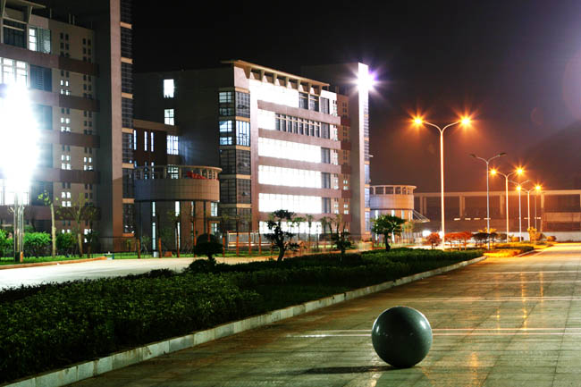 江漢大學實驗師範學院夜景