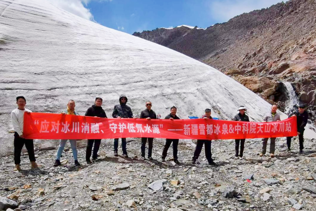 阿爾泰山雪都冰泉