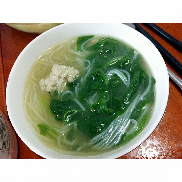 菠菜冬粉肉丸湯