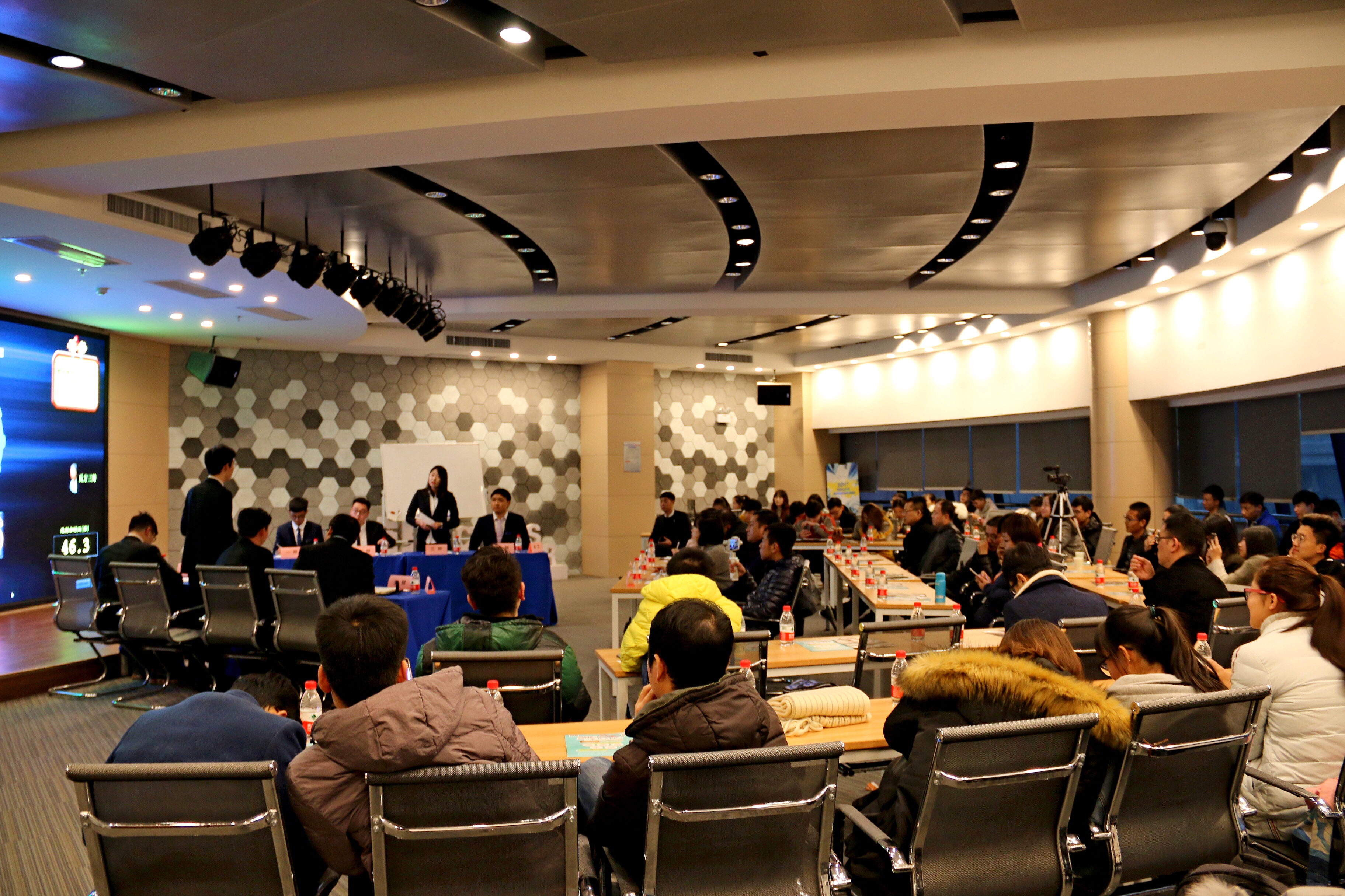 首屆“學長杯”陝西大學生辯論賽現場