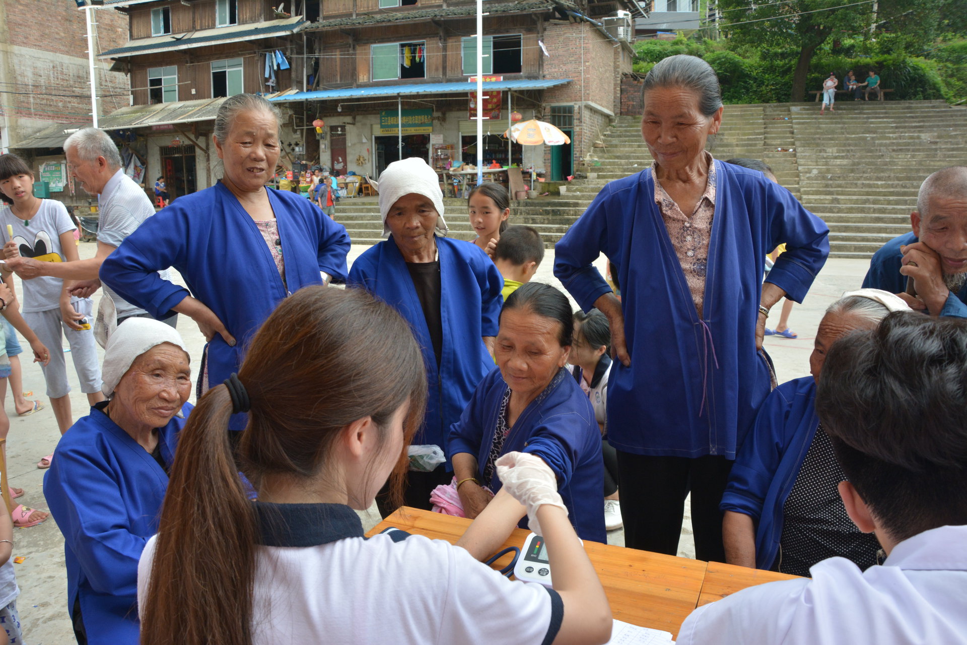 廣東醫科大學“螢火蟲”三下鄉服務隊