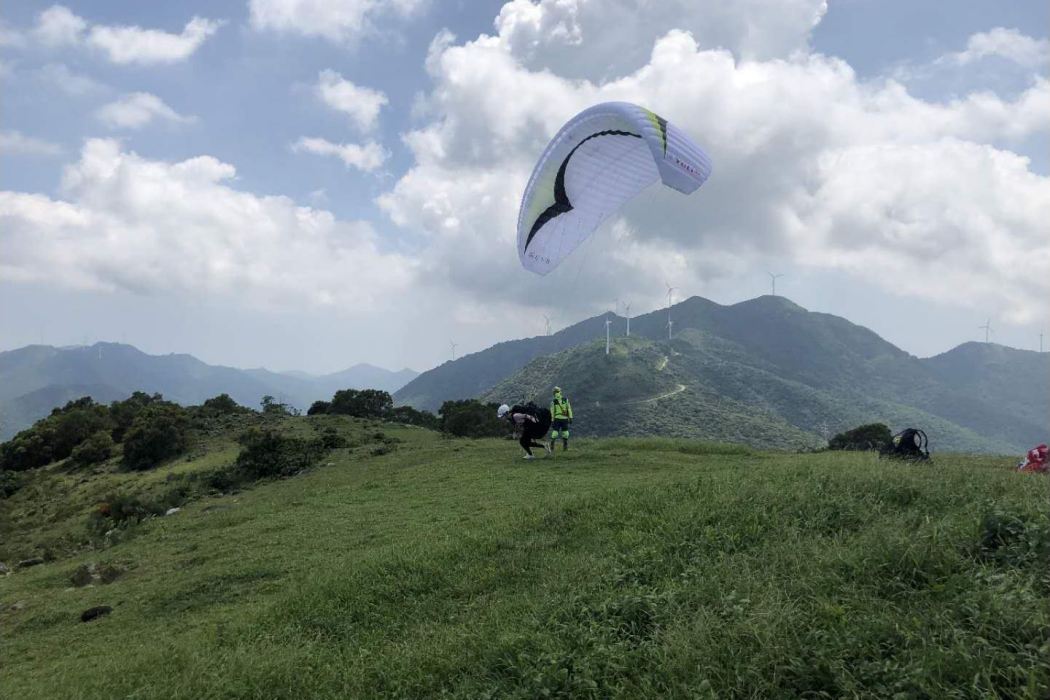 台山市自由之翼滑翔傘飛行運動俱樂部