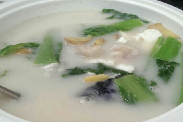 芥菜草菇鯽魚湯