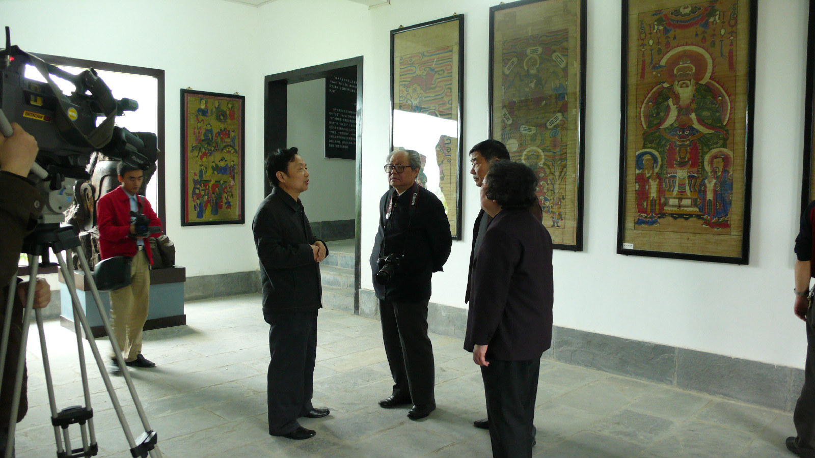 馮其庸先生考察瞿塘關遺址博物館