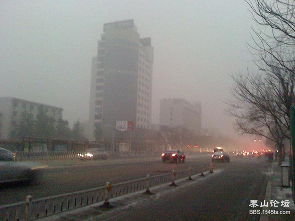 大霧籠罩東嶽大街