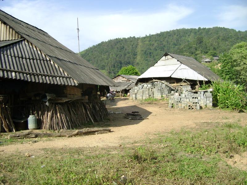 田房村(新平縣水塘鎮大口村村民委員會下轄村)