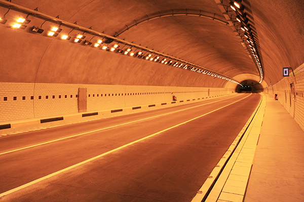 博深高速公路銀瓶山隧道內部環境