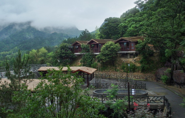 赤石村(雲南省大理州鶴慶縣松桂鎮下轄村)