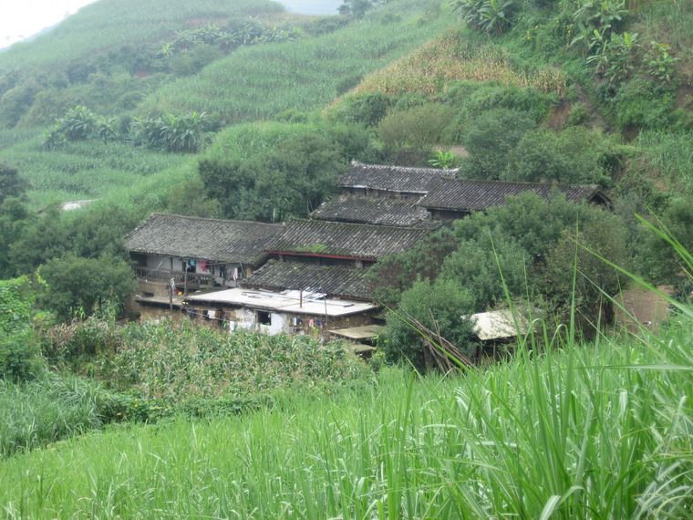 上關山村(新平縣漠沙鎮黎明行政村下轄村)