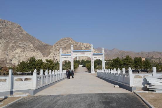 土默特左旗青山烈士陵園