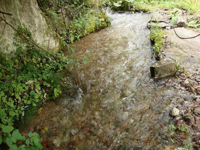 白腳煙村灌溉水渠