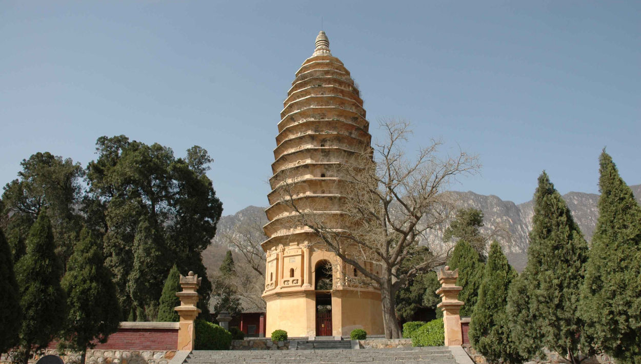 河南登封嵩岳寺塔