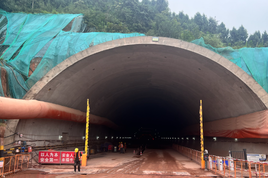 馬鞍山隧道(成綿高速擴容項目重要控制性工程)