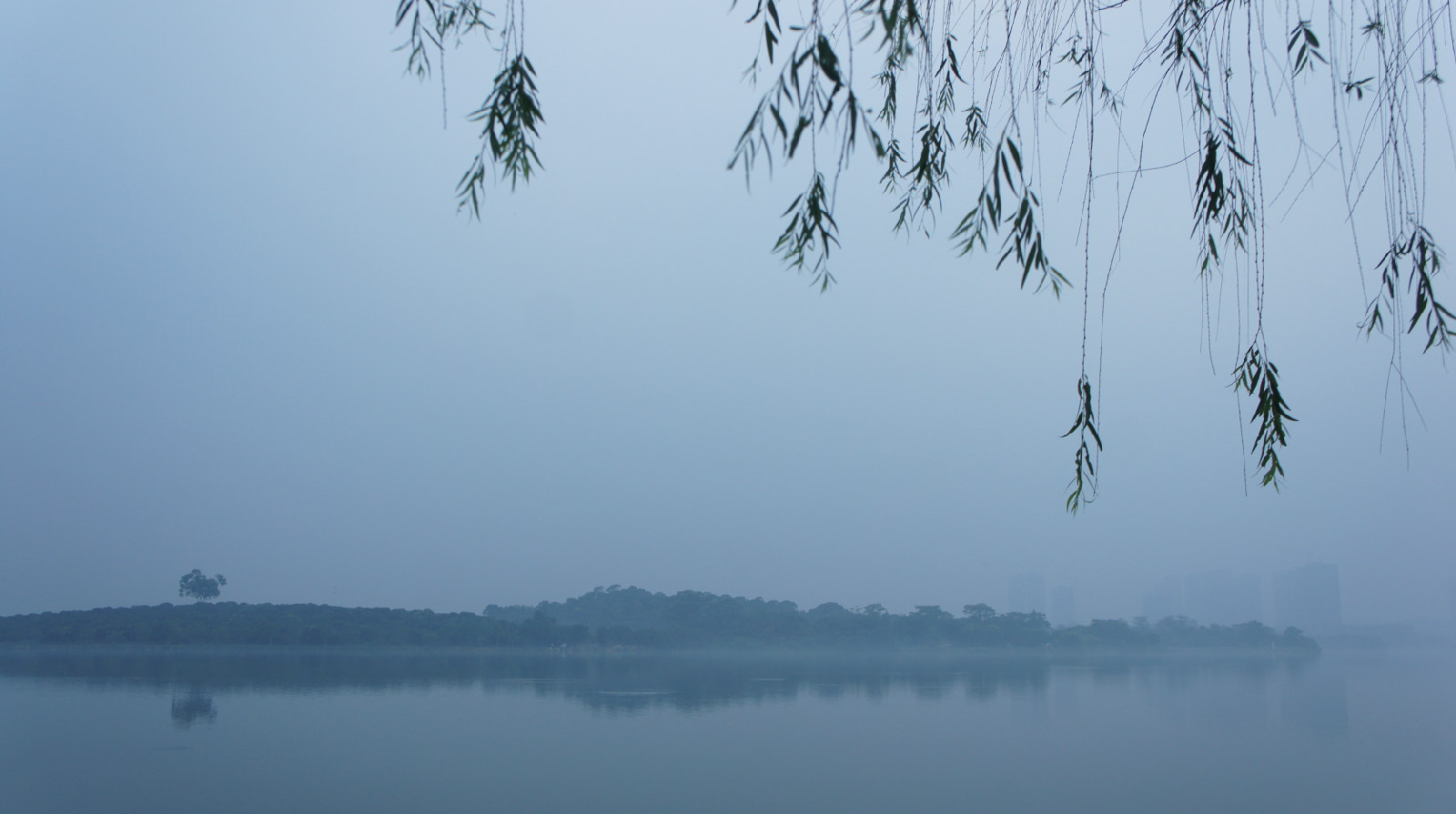 松湖煙