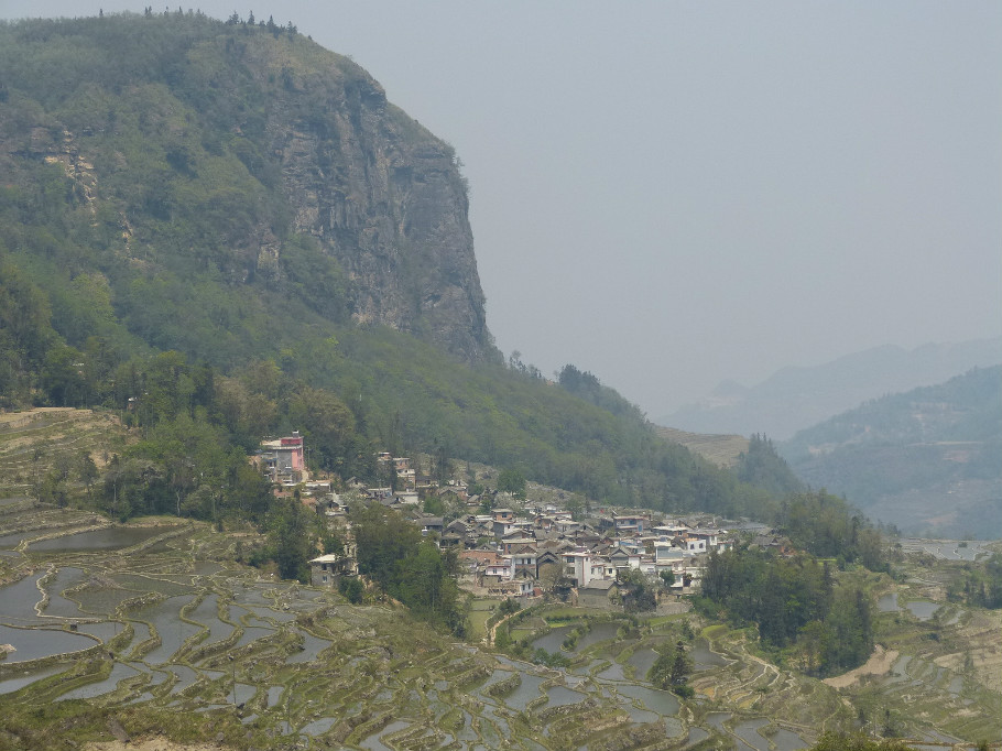 岩子腳村(新平縣建興鄉中寨村民委員會下轄村)