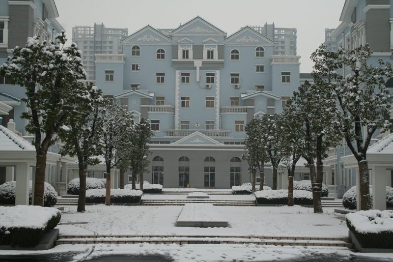 校園雪景