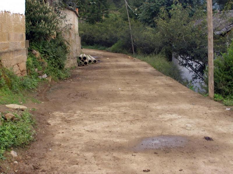 雲南省劍川縣甸南鎮白臘村進村道路