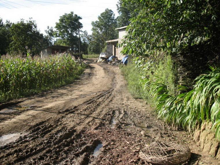 岩洞腳村的進村公路