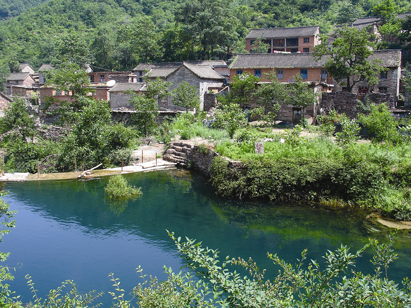 回龍村(雲南省文山麻栗坡縣董乾鎮回龍村委會)