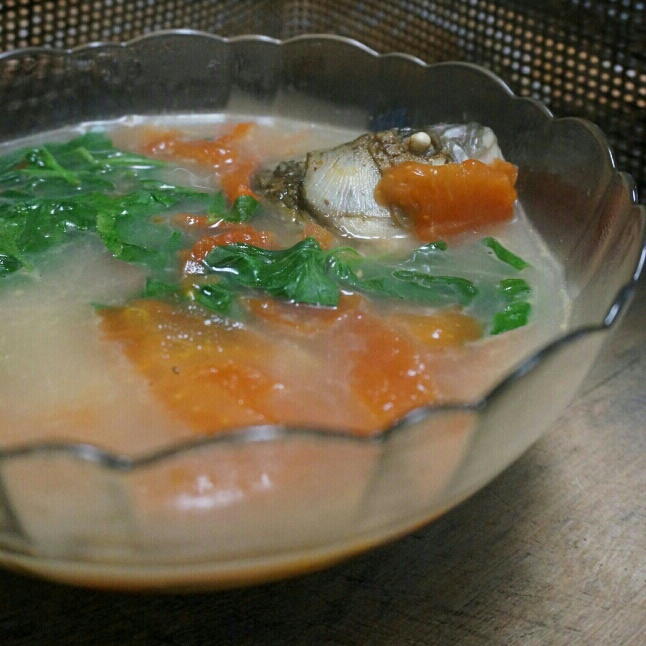 番茄羅勒鯽魚湯