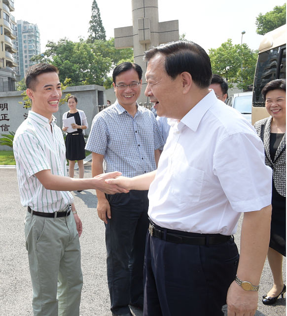 浙江省委書記夏寶龍與蔣兆悅先生親切握手