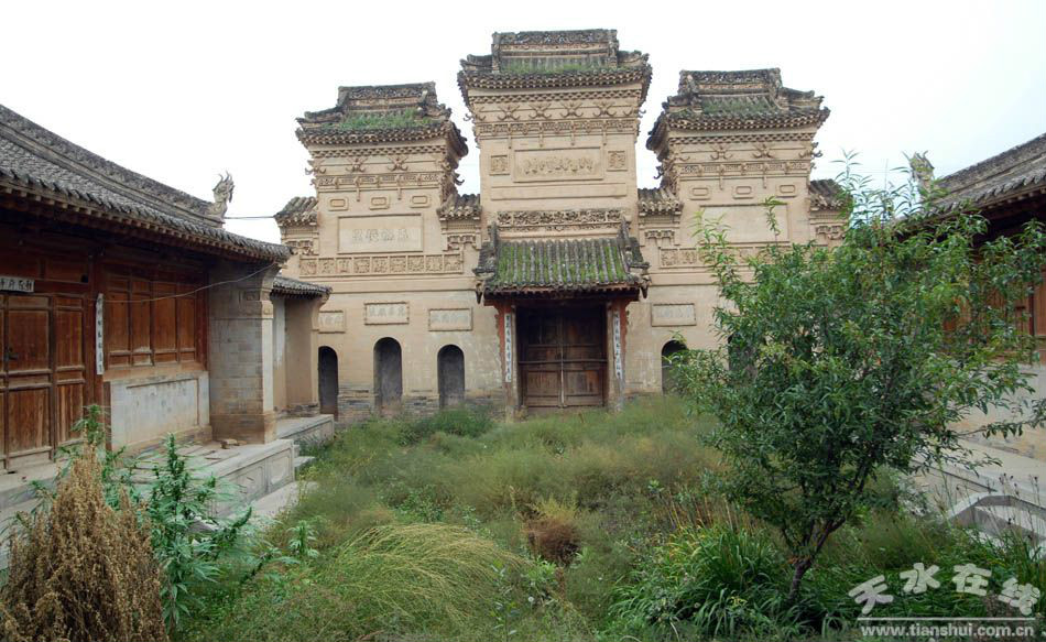 “李氏宗祠”