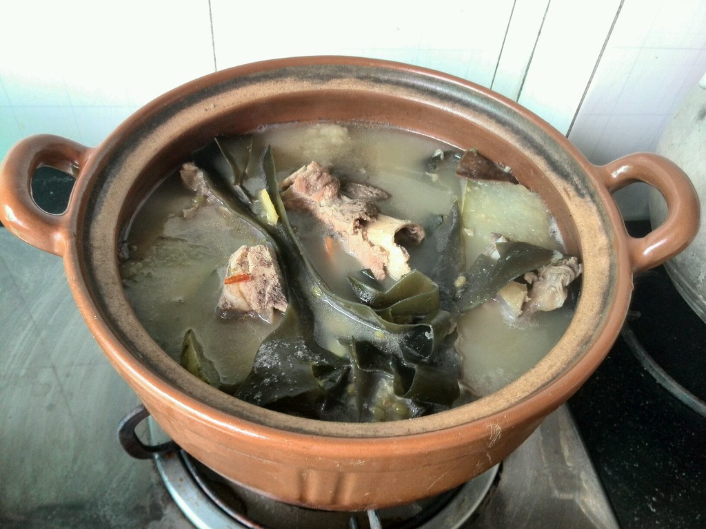 海帶筒骨湯