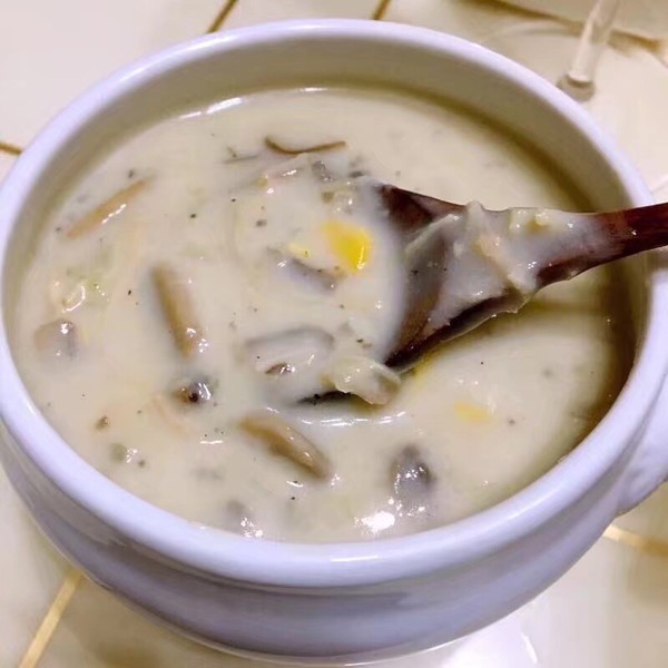 煲雞茸蘑菇湯