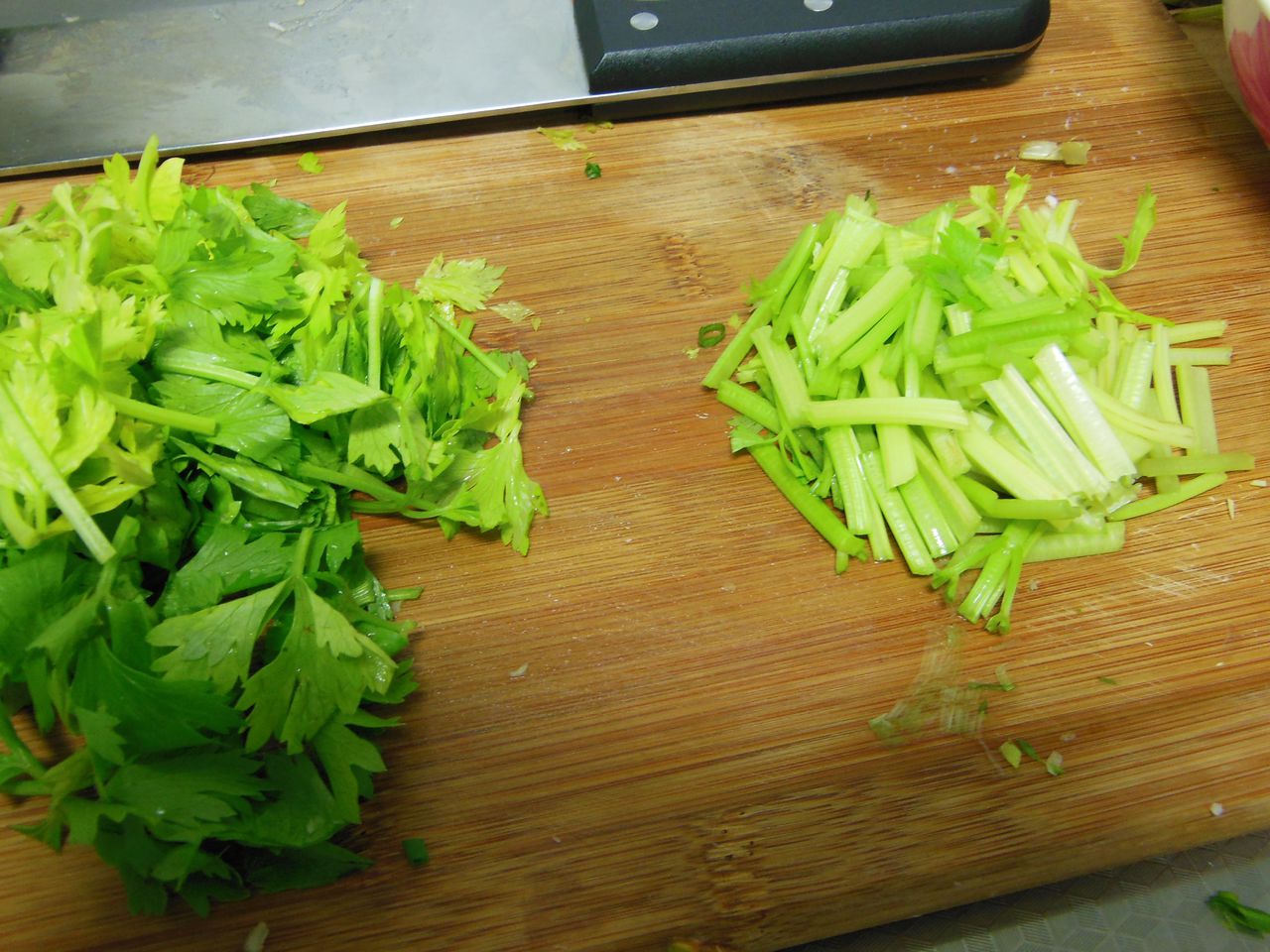 芹菜番茄肉絲麵