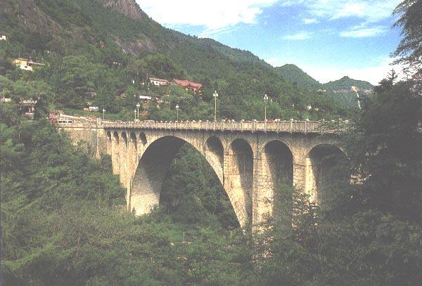 黃山橋