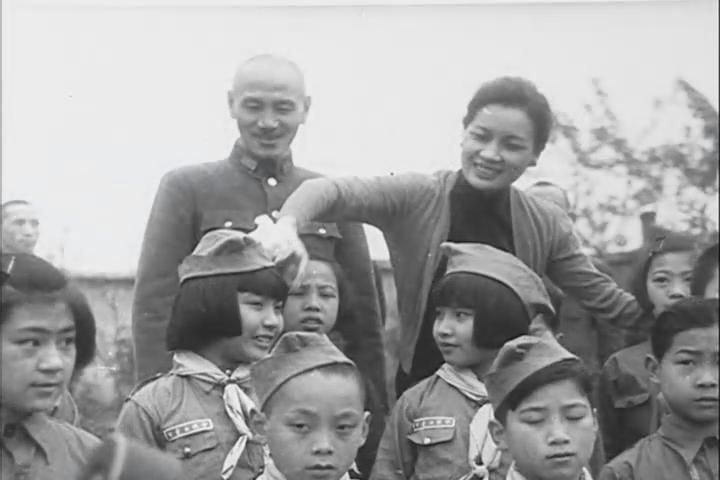 宋美齡、蔣介石與遺族學校的孩子們