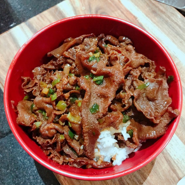 牛舌丼飯