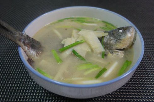 鯽魚春筍湯