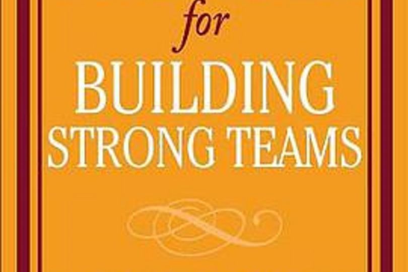 PERFECT PHRASES 4 BUILDING STRONG TEAM