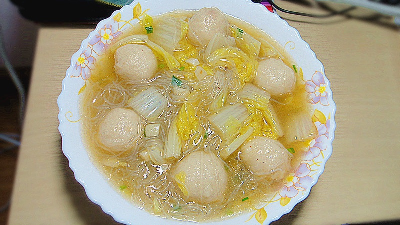 白菜冬粉魚丸湯