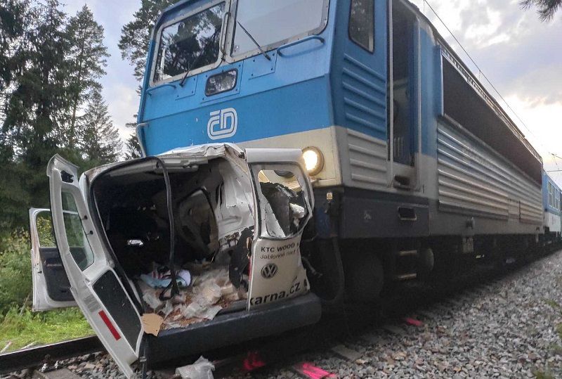 7·21捷克火車與汽車相撞事故