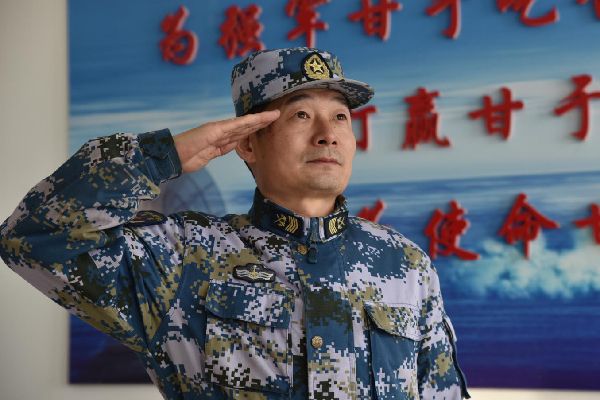 吳士成(海軍光學測量技師)