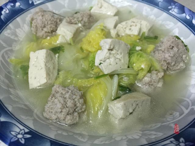 白菜冬粉豆腐丸子湯