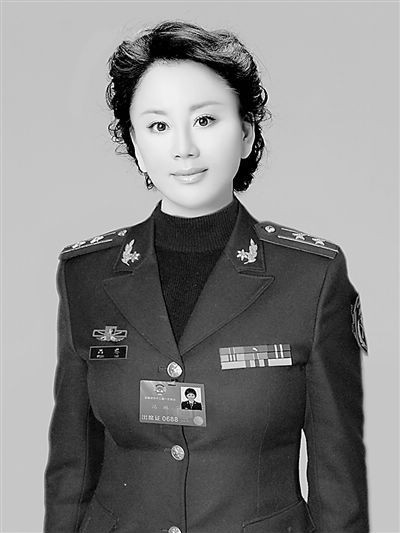 馮琳(央視《軍事報導》女主播)