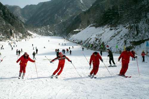 西安白鹿塬滑雪場