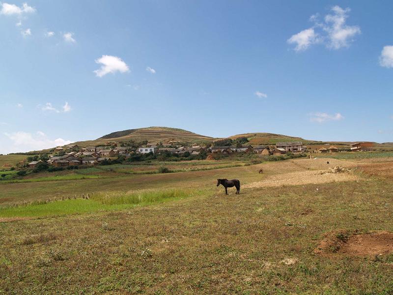 轉山包村(雲南省昭通市魯甸縣新街鄉下轄村)