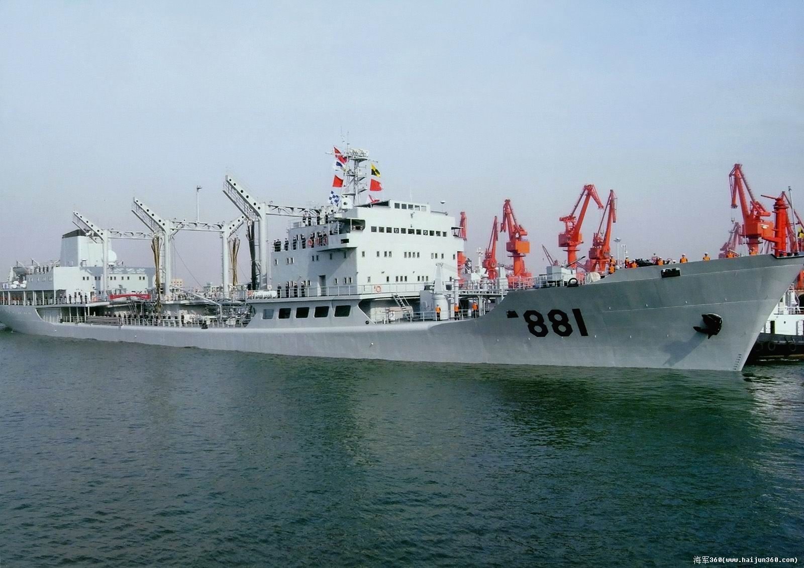 881洪澤湖號綜合補給艦