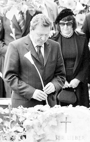 德國總理施洛德等各界名人參加葬禮