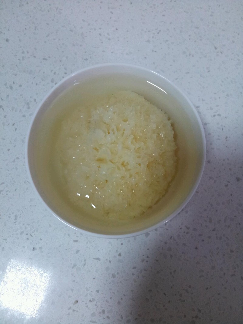 冰糖雪耳蓮子湯