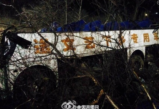 3.2河南安陽1輛大巴車深夜墜懸崖20人死亡事件