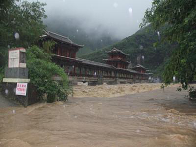 咆哮的雲舍風雨橋