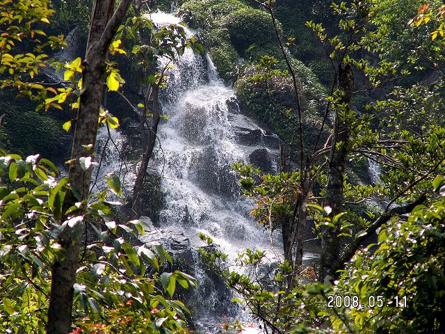 安基山青茶湖瀑布