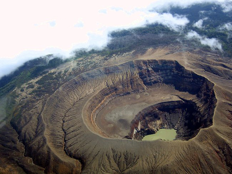 阿季伍火山口